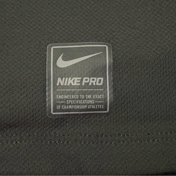 Size 3XL Nike Pro Combat HyperStrong 4 Pad Compression Football Shirt AQ0759-010 - Picture 7 of 12